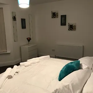 Fantastic House With Amenities Kingston upon Hull
